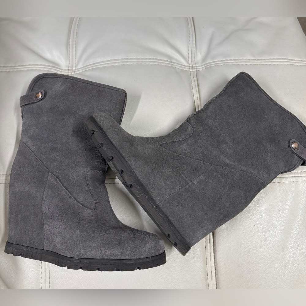 Ugg Gray Suede Platform Boots Size 8